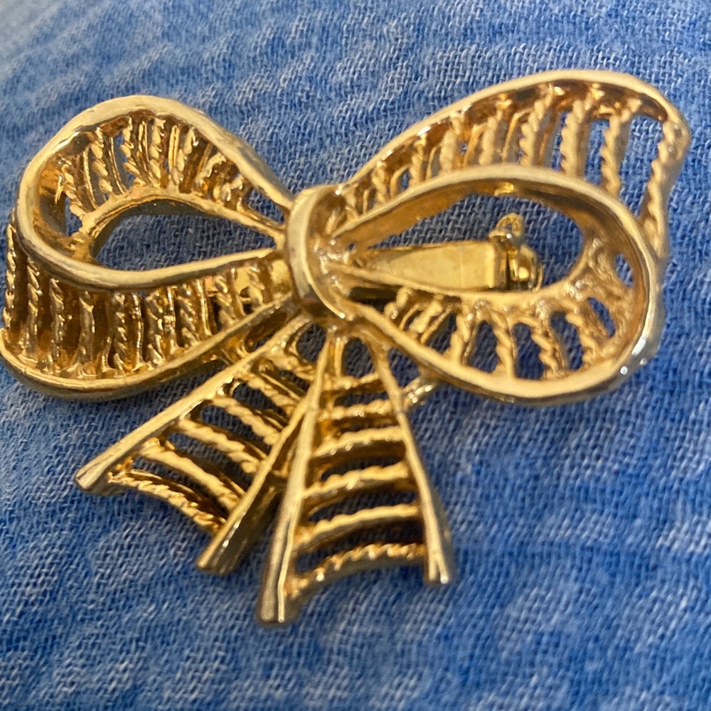 MCM vintage  Gold Bow Brooch no flaws